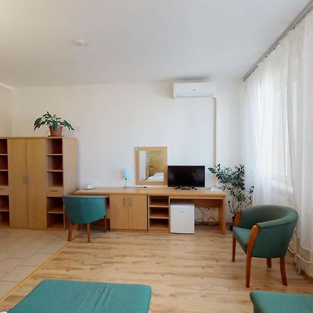 Hotel Hubert Nové Zámky Exteriér fotografie