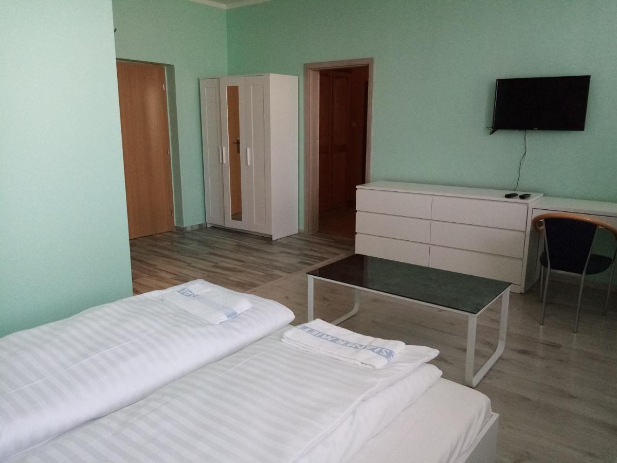 Hotel Hubert Nové Zámky Exteriér fotografie