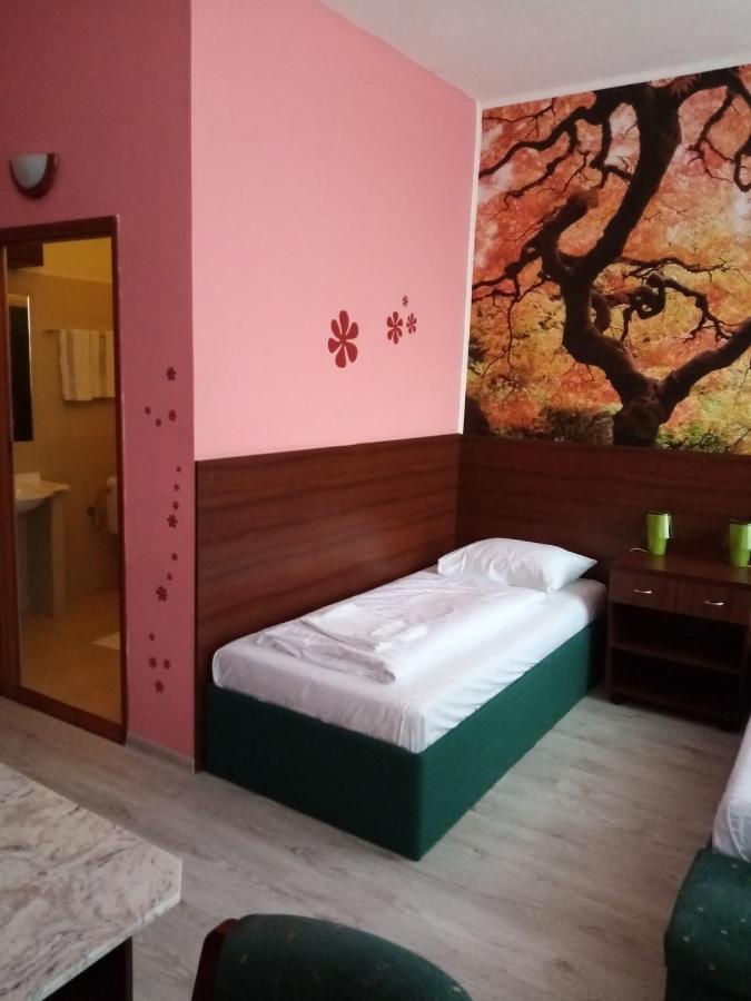 Hotel Hubert Nové Zámky Exteriér fotografie