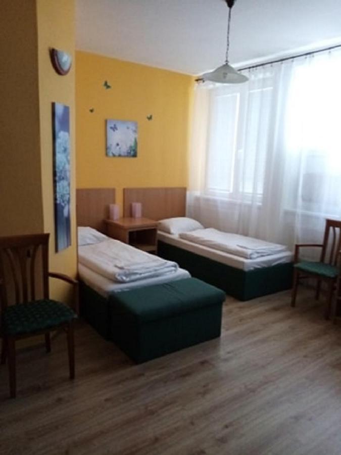 Hotel Hubert Nové Zámky Exteriér fotografie