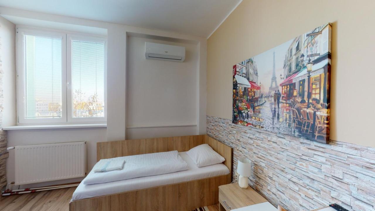 Hotel Hubert Nové Zámky Exteriér fotografie