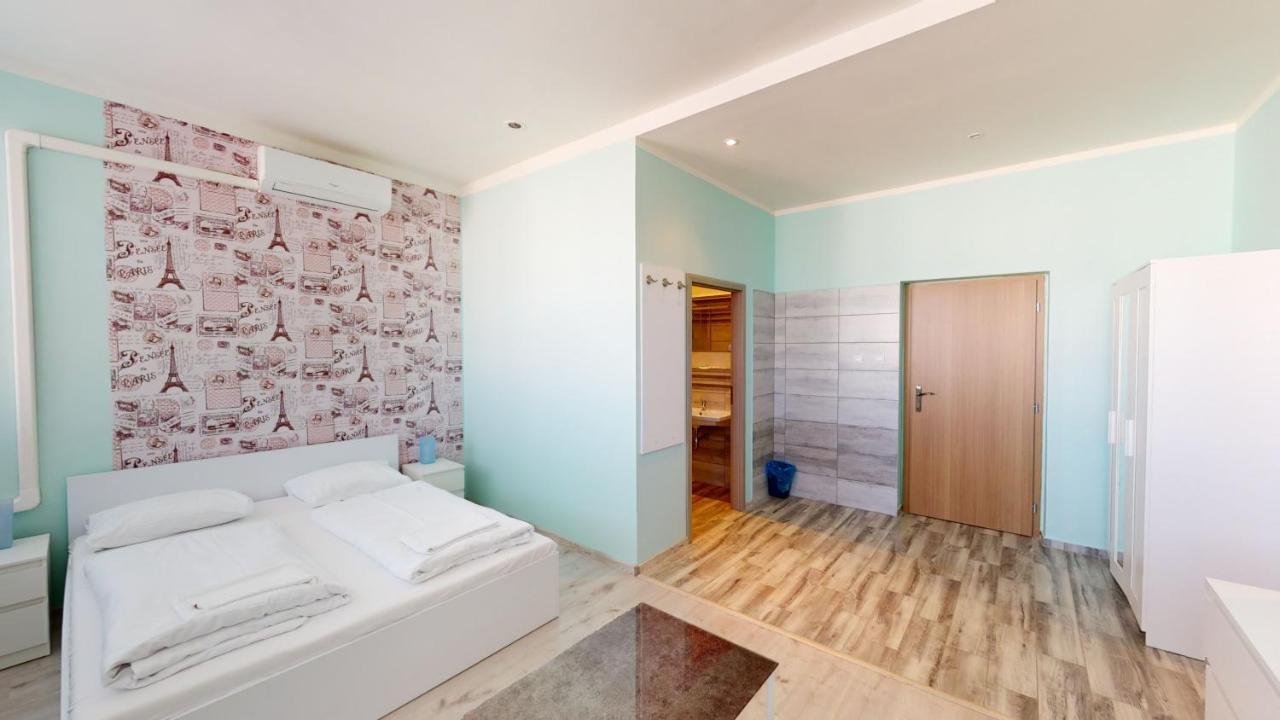 Hotel Hubert Nové Zámky Exteriér fotografie