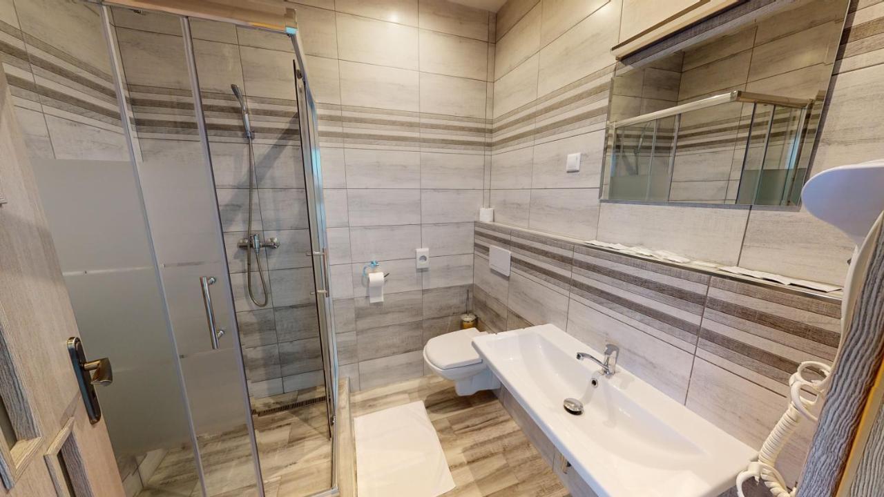Hotel Hubert Nové Zámky Exteriér fotografie