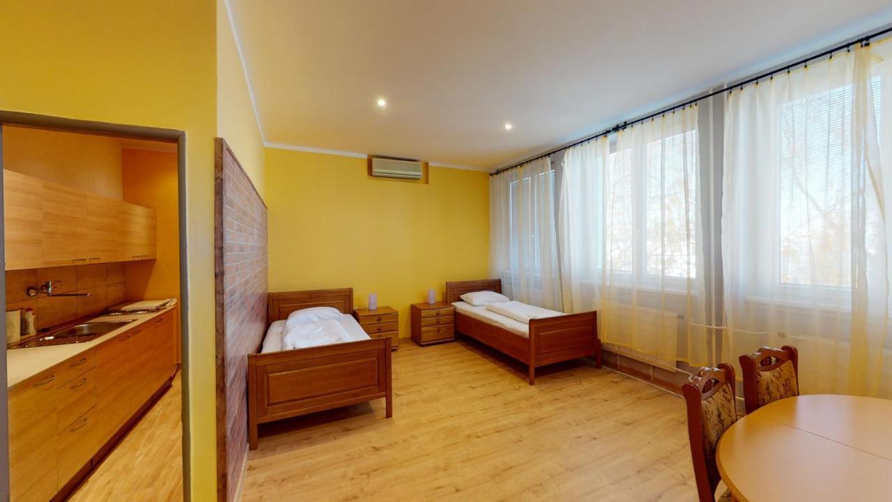 Hotel Hubert Nové Zámky Exteriér fotografie