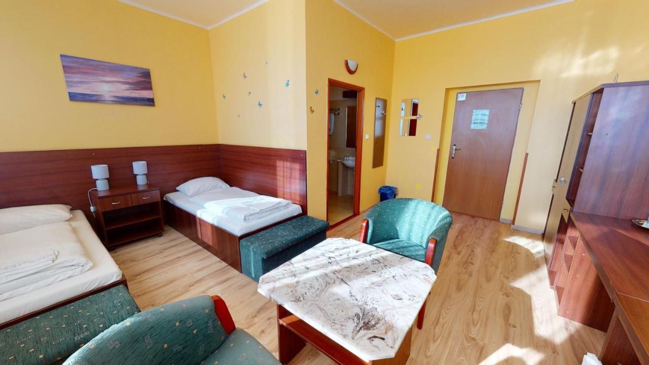 Hotel Hubert Nové Zámky Exteriér fotografie