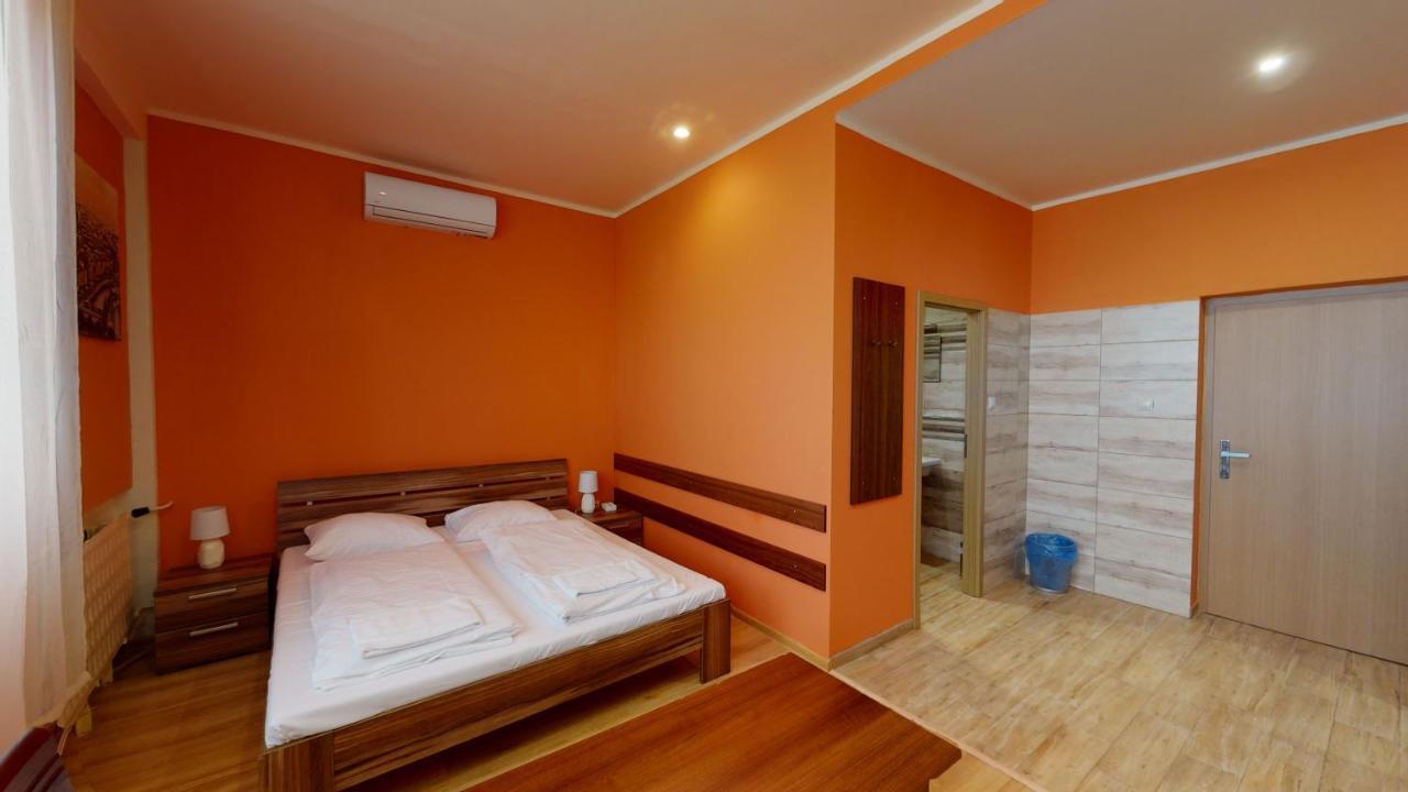 Hotel Hubert Nové Zámky Exteriér fotografie