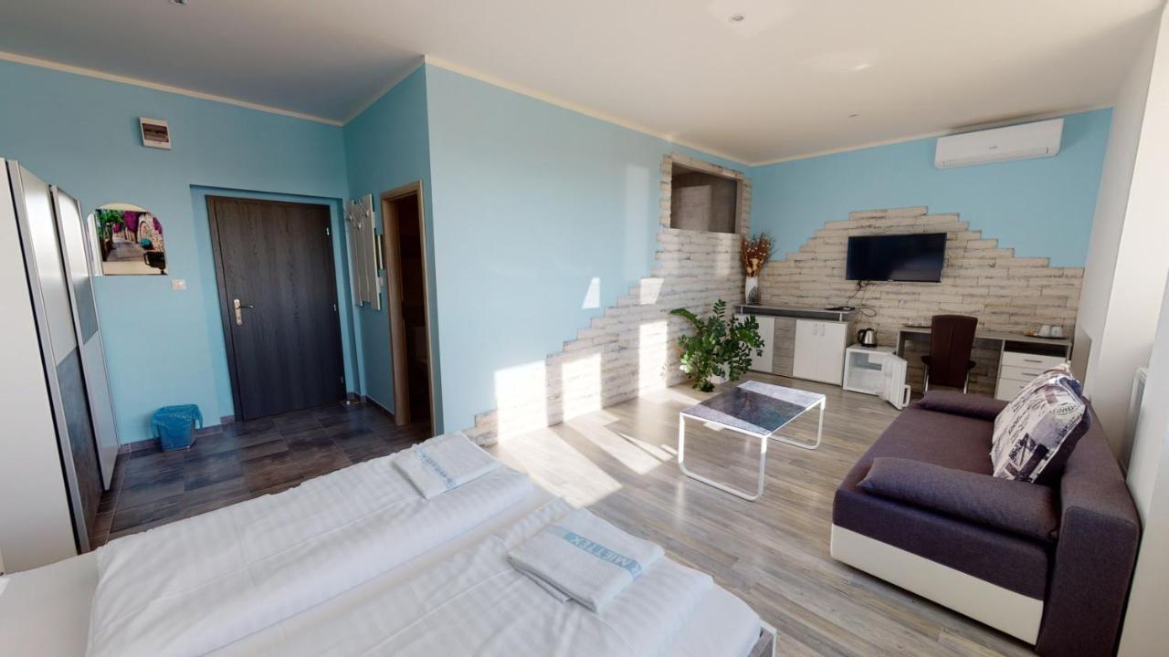 Hotel Hubert Nové Zámky Exteriér fotografie