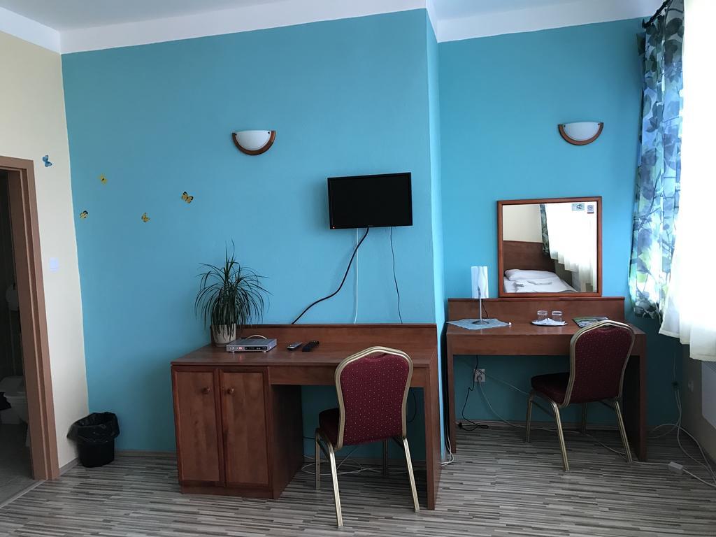 Hotel Hubert Nové Zámky Exteriér fotografie