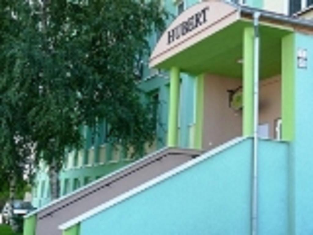 Hotel Hubert Nové Zámky Exteriér fotografie