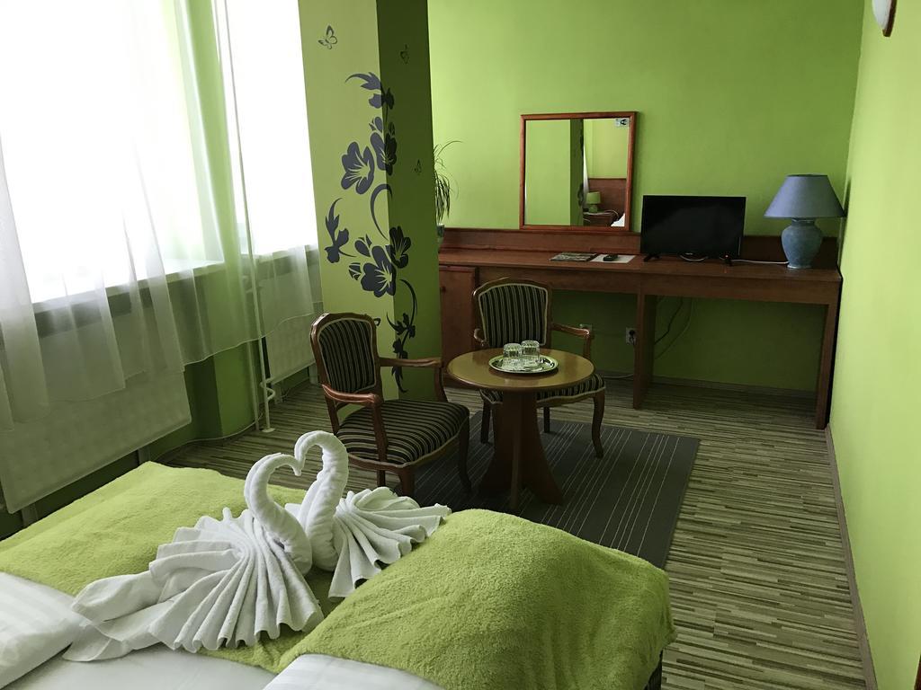 Hotel Hubert Nové Zámky Exteriér fotografie