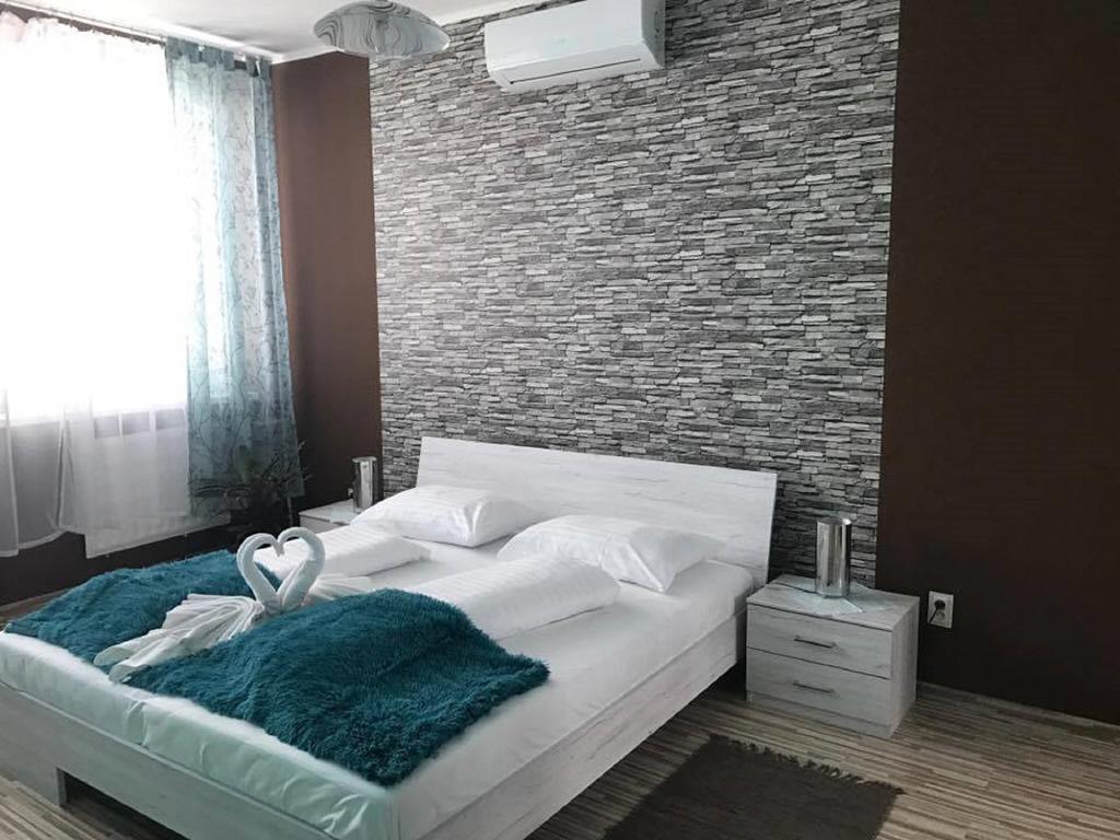 Hotel Hubert Nové Zámky Exteriér fotografie