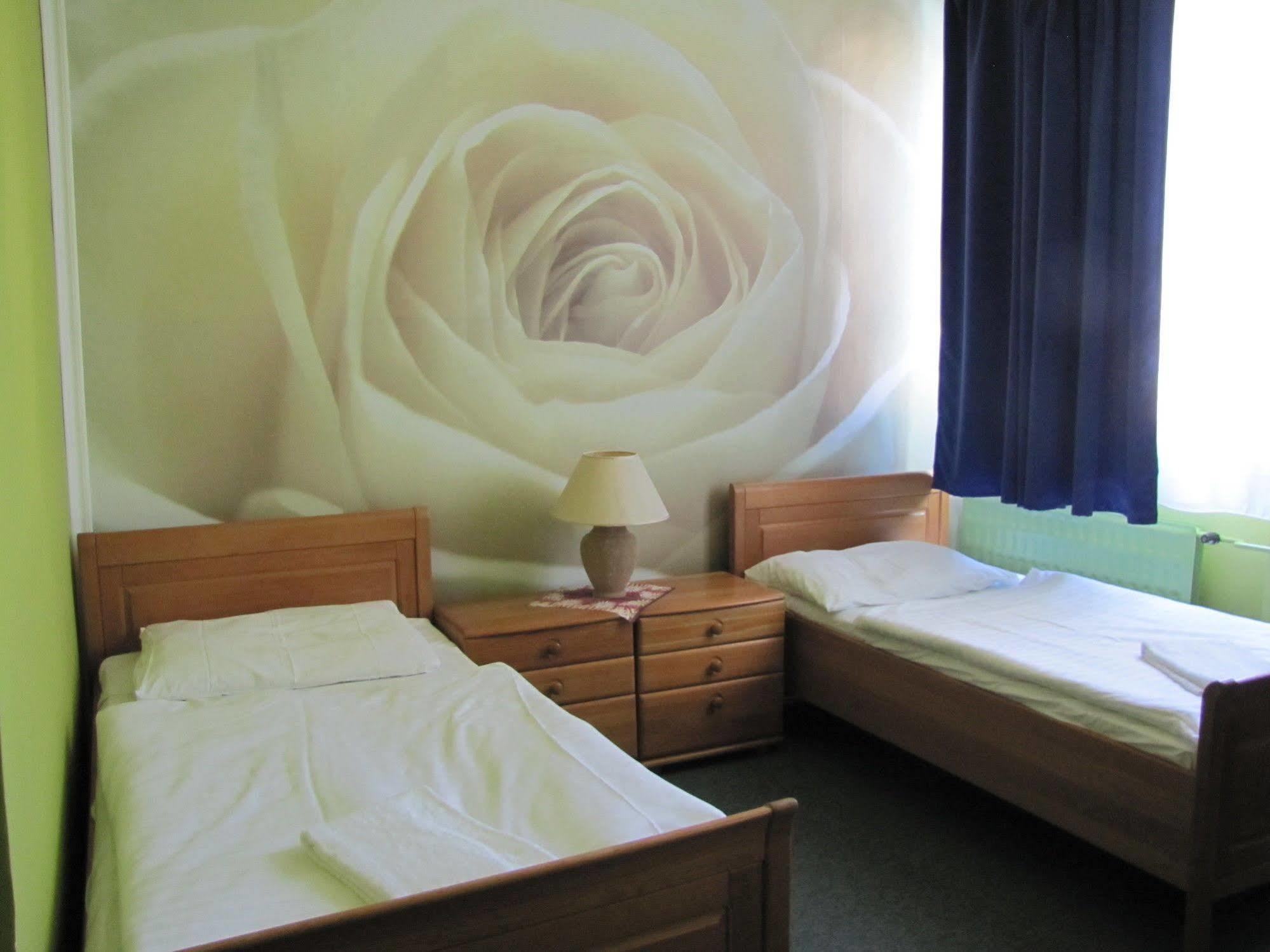 Hotel Hubert Nové Zámky Exteriér fotografie